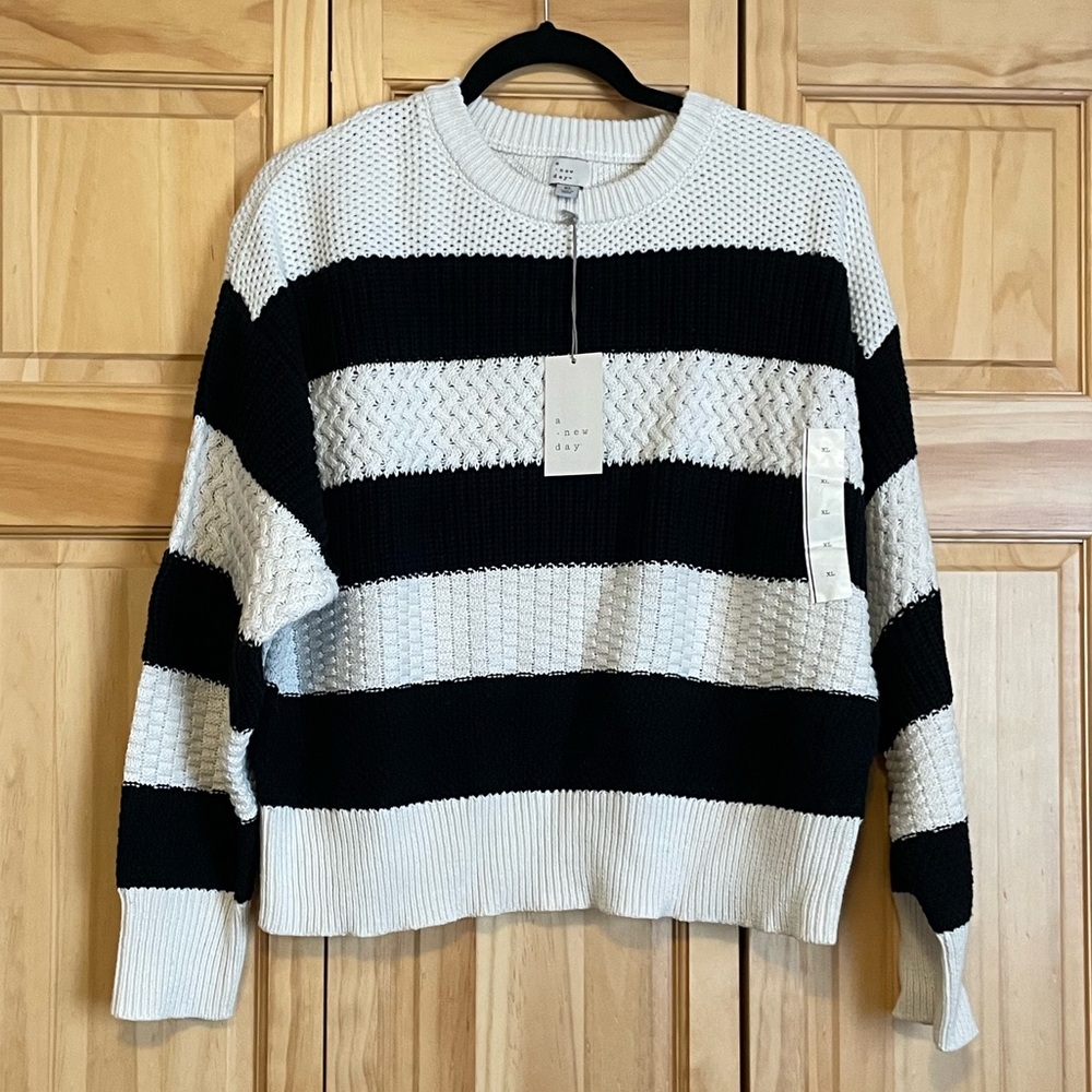 NWT A new day black and cream sweater